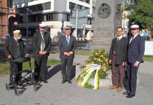 Kranzniederlegung am SC-Denkmal