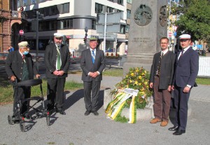 Kranzniederlegung am SC-Denkmal